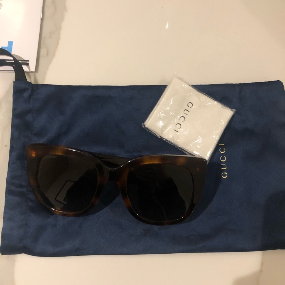 Gucci sunglasses - Picture 2 of 3